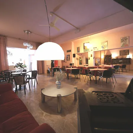 自由酒店